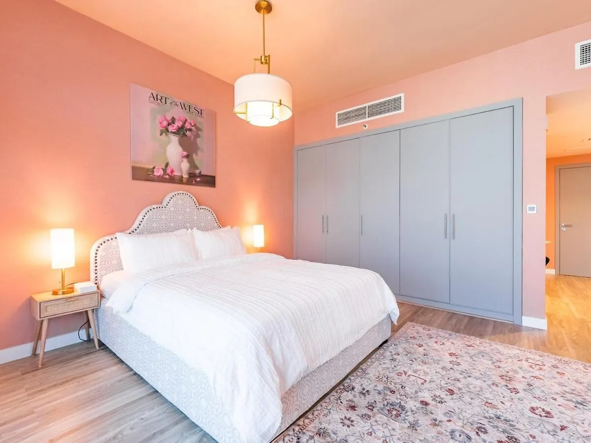 King Bed Studio - Near Metro - Pool - Fast Wifi Dubai United Arab Emirates