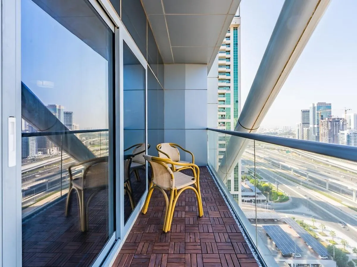 King Bed Studio - Near Metro - Pool - Fast Wifi Dubai Apartment