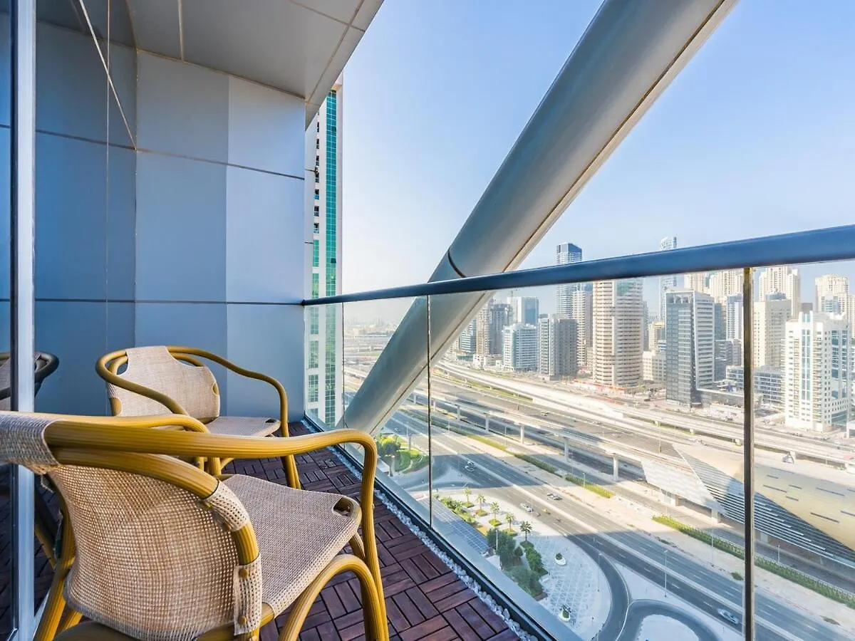 King Bed Studio - Near Metro - Pool - Fast Wifi Dubai Apartment