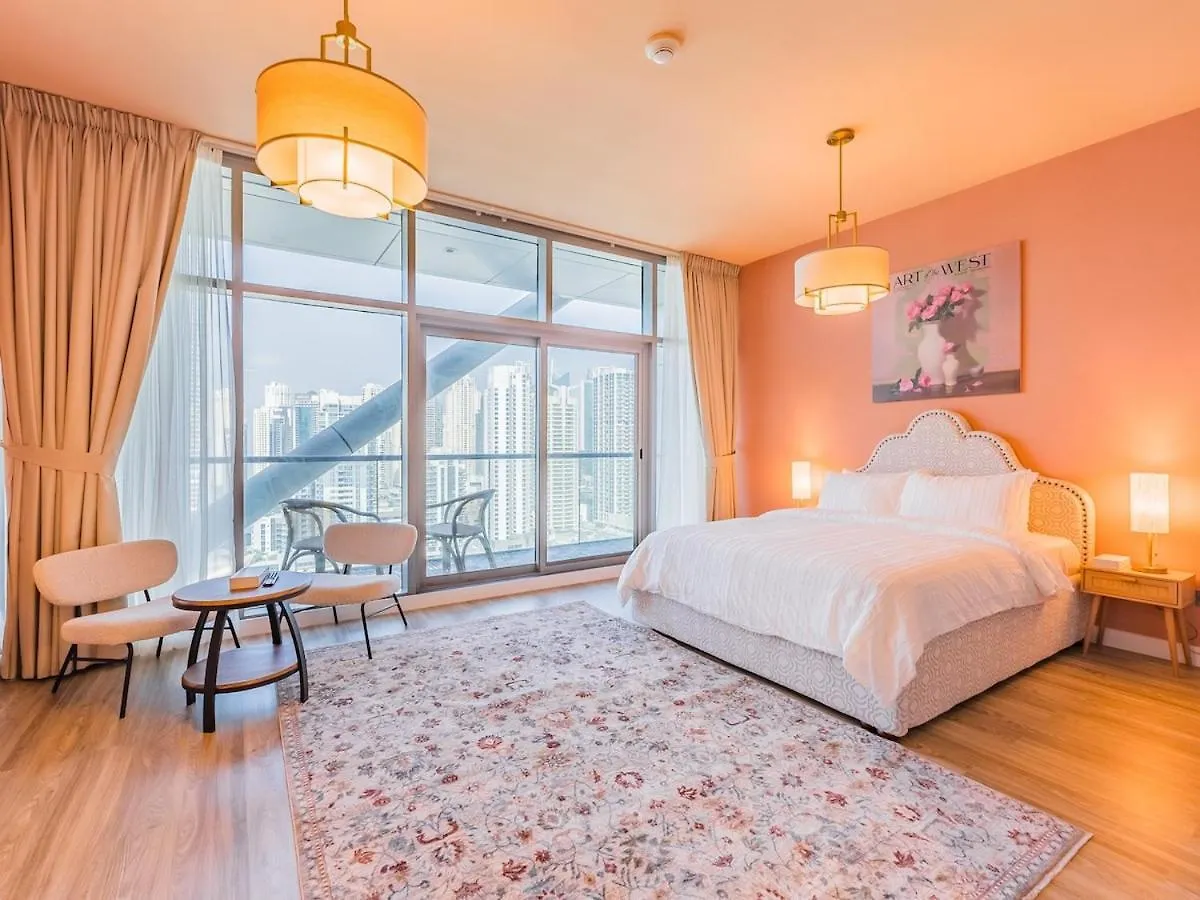King Bed Studio - Near Metro - Pool - Fast Wifi location