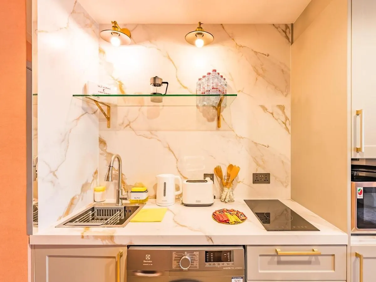 Apartment King Bed Studio - Near Metro - Pool - Fast Wifi Dubai