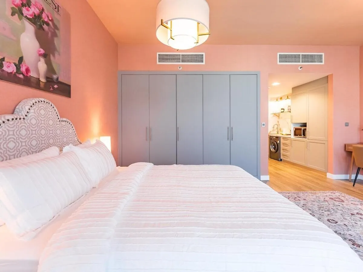 Apartment King Bed Studio - Near Metro - Pool - Fast Wifi Dubai United Arab Emirates