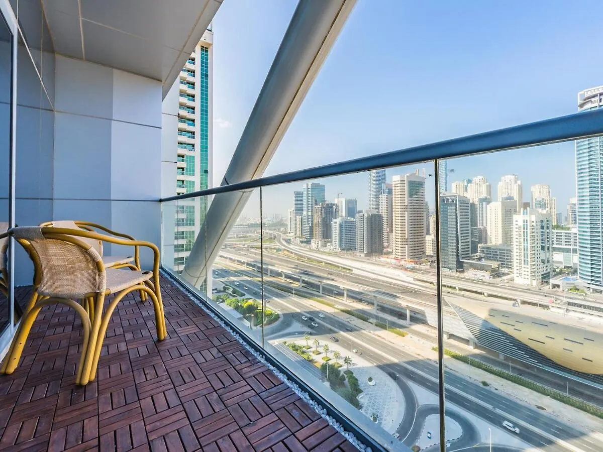 King Bed Studio - Near Metro - Pool - Fast Wifi Dubai Apartment